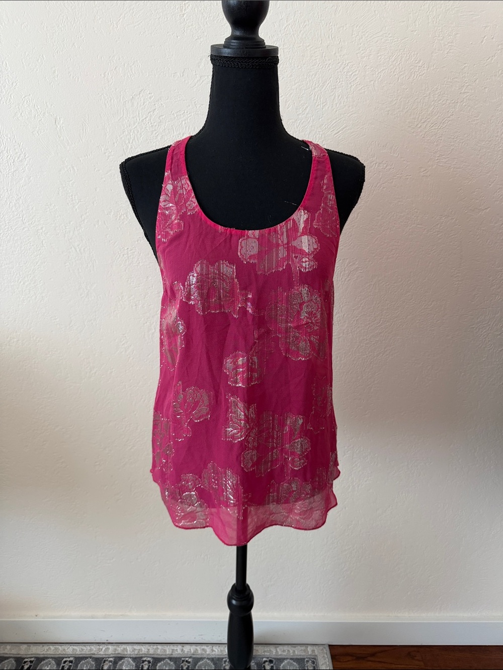 EUC ARITZIA SILK LAME Fuchsia Metallic Floral Tank Top SIZE XS